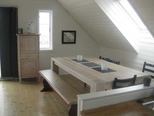 Hier haben bis zu 8 Personen Platz gemütlich zu essen